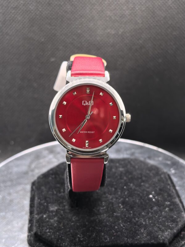 Reloj de pulsera de cuarzo Rojo Q&Q