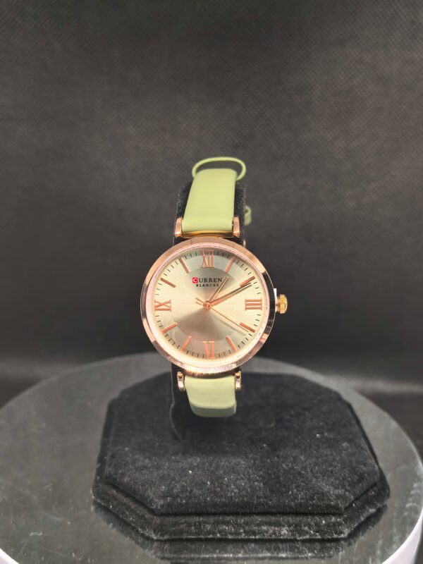 Reloj Mujer Curren Cuero Color Verde Claro
