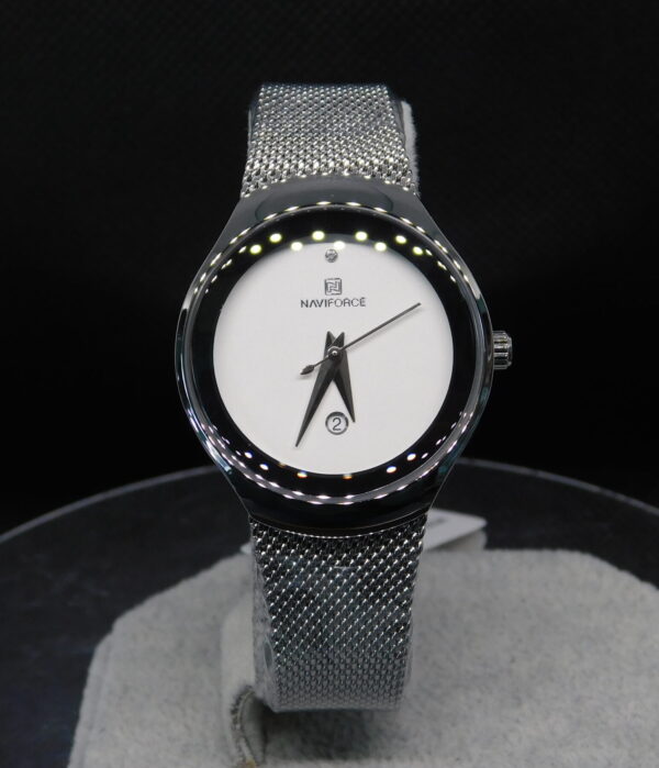 Reloj Mujer Malla Plateada NaviForce