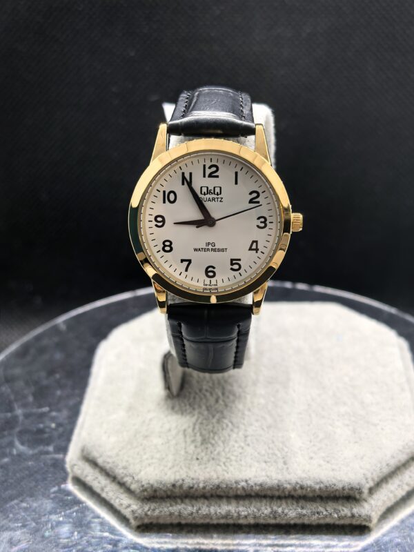 Reloj Q&Q Cuero femenino blanco